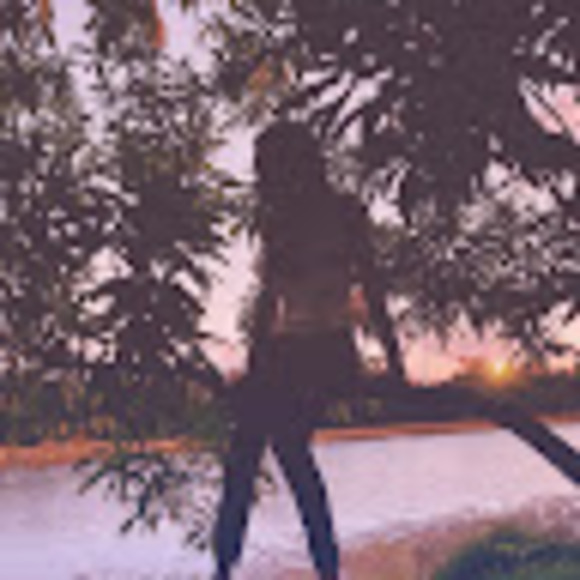 Meet your Posher, Jade - Picture 1 of 1